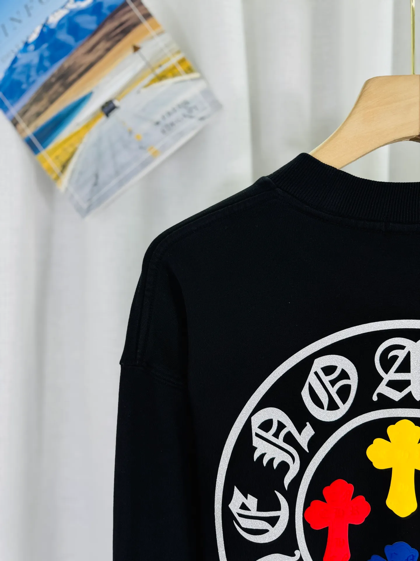 P250 top version, real shot without P, ​​different from market currency) 𝗖𝗵𝗿𝗼𝗺𝗲 𝗛𝗲𝗮𝗿𝘁𝘀/Cro Heart 2025 washed patch embroidery autumn and winter new original single counter American laser burnt 3D three-dimensional color embroidered couple casual sweatshirt 👑The highest version! Customized fabric 420g tripe terry fabric! American acid-washed and distressed original fabric laser burnt ✟appliqué embroidery and exquisite embroidery of letters! The best-selling model in the counter, very comfortable to wear. Accessories: original molded and authenticated collar label➕100% silk wash label. Genuine purchase-grade original hangtag➕matching hanging rope➕3D hanging beads➕original packaging bag. Craftsmanship: The original version has consistent wiring! The highest version of the armhole matching technique! Color: Pink Black Size: S M L XL Style No.: 9316